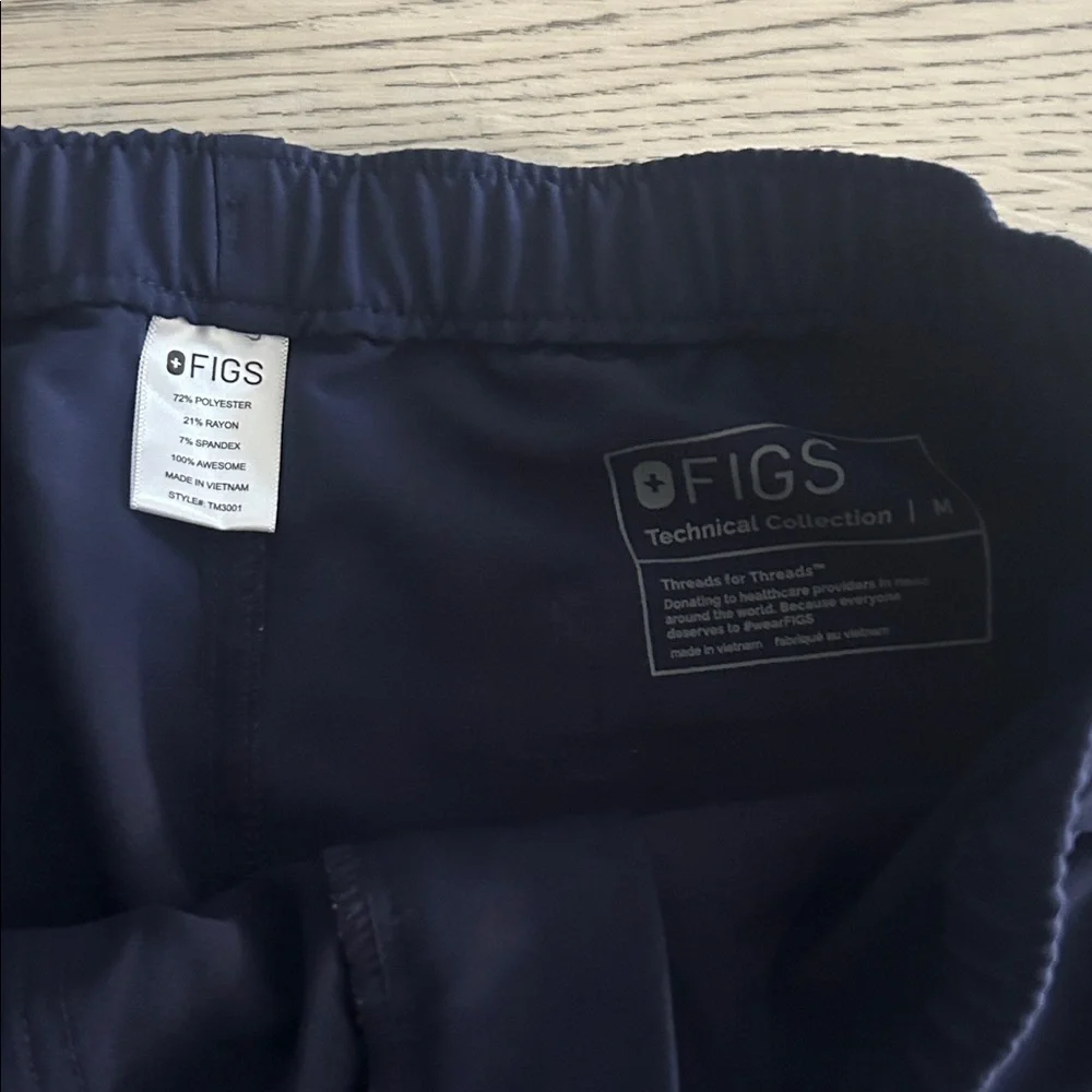 Figs Navy Cairo Cargo Scrub Pants Men’s Size Medium